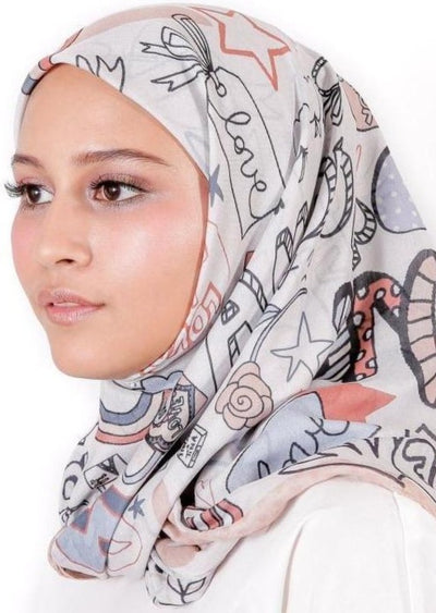 Hijab segi empat Love in Paris Graffiti Beige, jilbab Street Style, Roujak Paris, Premium voal